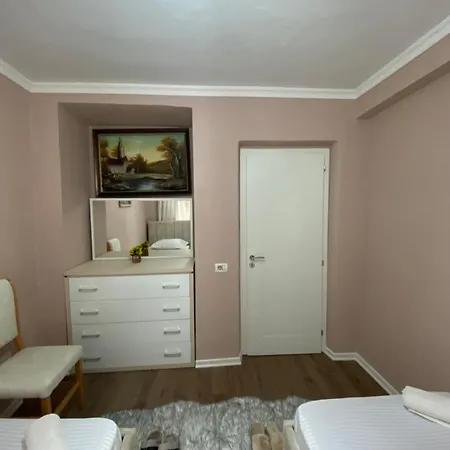 Cenis Appartamento Tirana